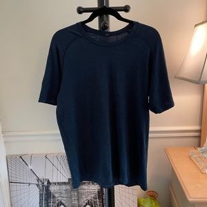 Mens Lululemon Athletics T Shirt Large Good condition Navy